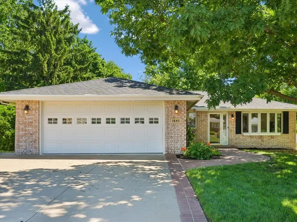 1645 Lori St, Dubuque, IA 52001