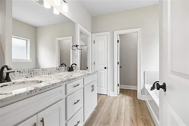 8862 Lyndanne Dr — Photo 8