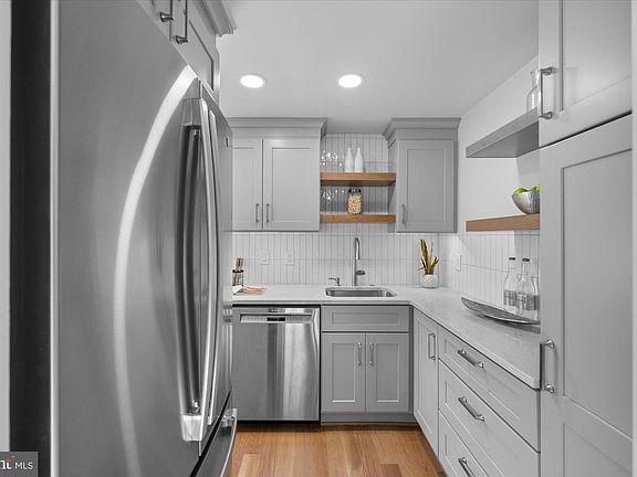 5th image of 2127 California St NW APT 204