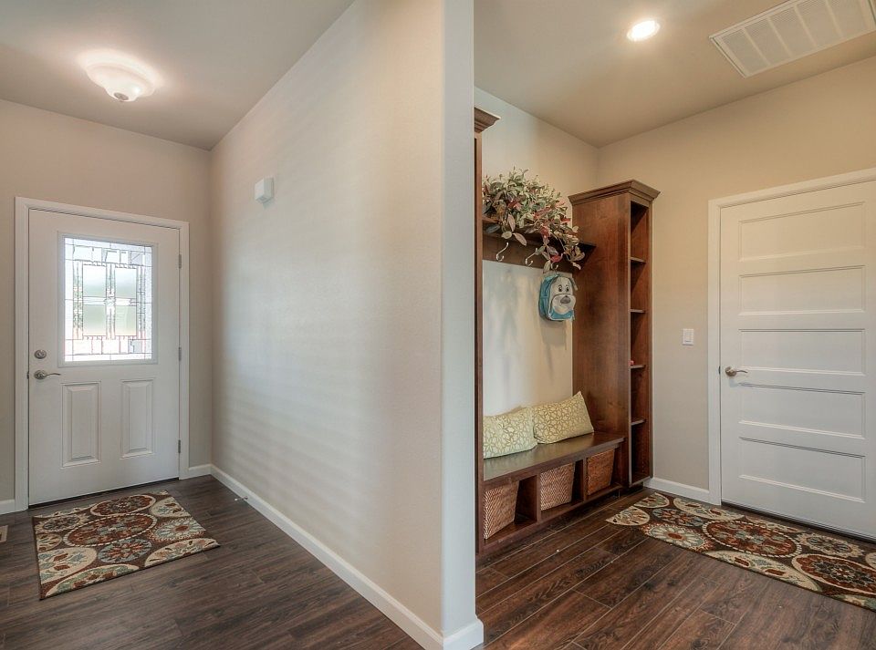 1st image of 5043 Raven Ct NE