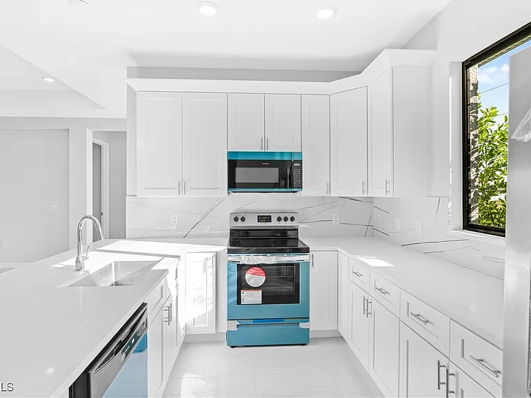3340 NE 19th Ave — Photo 7