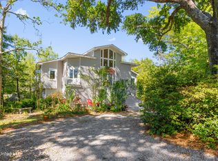 13904 Paraiso Rd, Ocean Springs, MS 39564