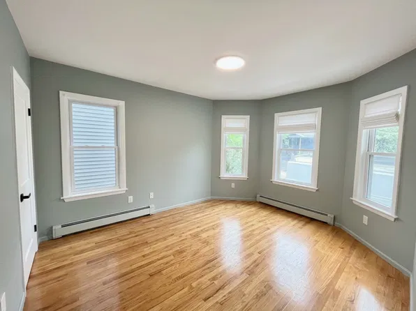 61 Franklin St #1, Brookline, MA 02445