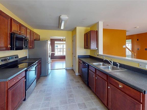 4th image of 8212 Heather Ridge Ct