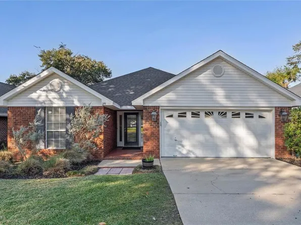 219 Spring Lake Dr, Fairhope, AL 36532
