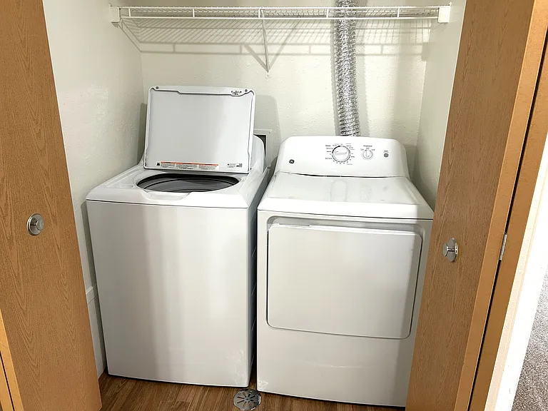 Windsor Place Apartments — Photo 99