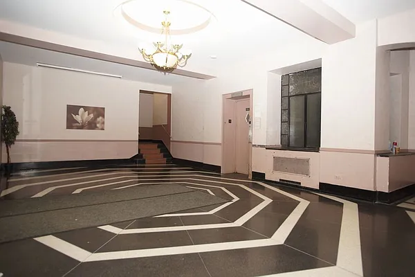 Rented by Norman Raindel, LREB | media 22