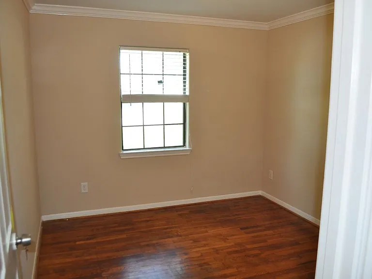 10214 Chesterfield Dr — Photo 7