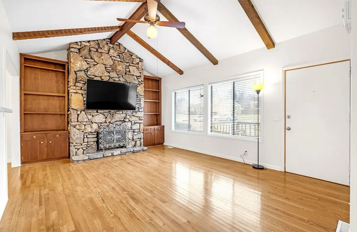2 bed, 1170 sqft, $1,800 — Photo 3