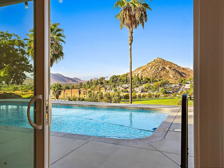 4835 Cliffside Dr — Photo 19