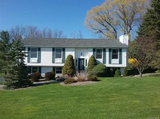15 Maplewood Dr, Middletown, NY 10940