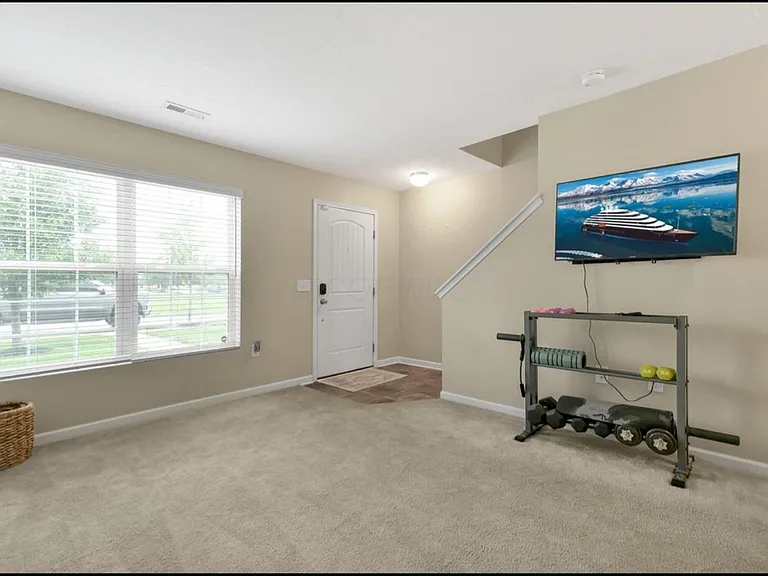 389 Laurel Creek St — Photo 5