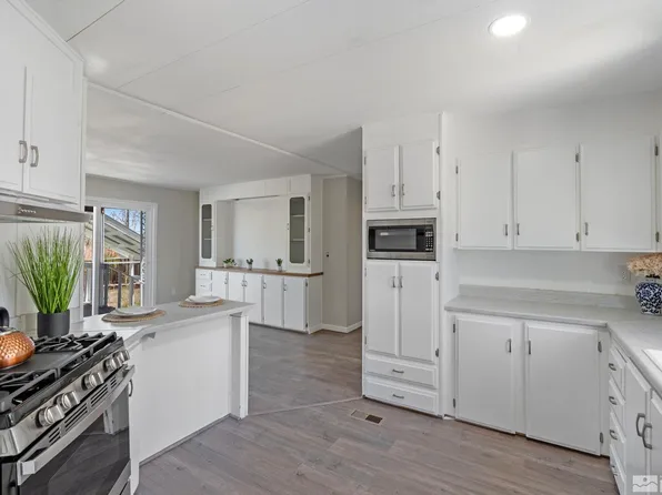 6280 Blackwood Rd, Sun Valley, NV 89433