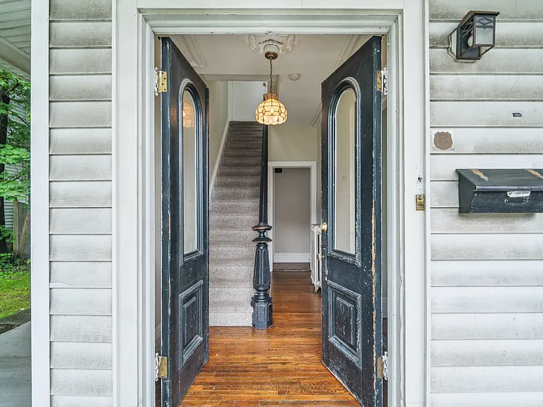 102 2nd St — Photo 4