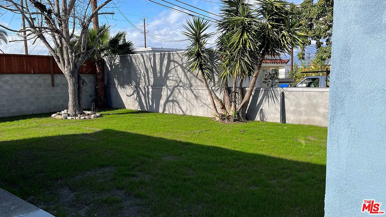 3 bed, 2.0 bath, 1388 sqft, $3,500 — Photo 3