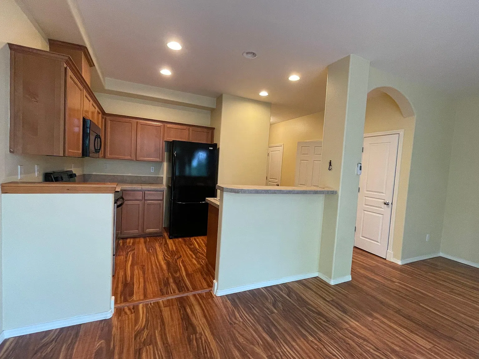 3 bed, 1898 sqft, $2,600 — Photo 4
