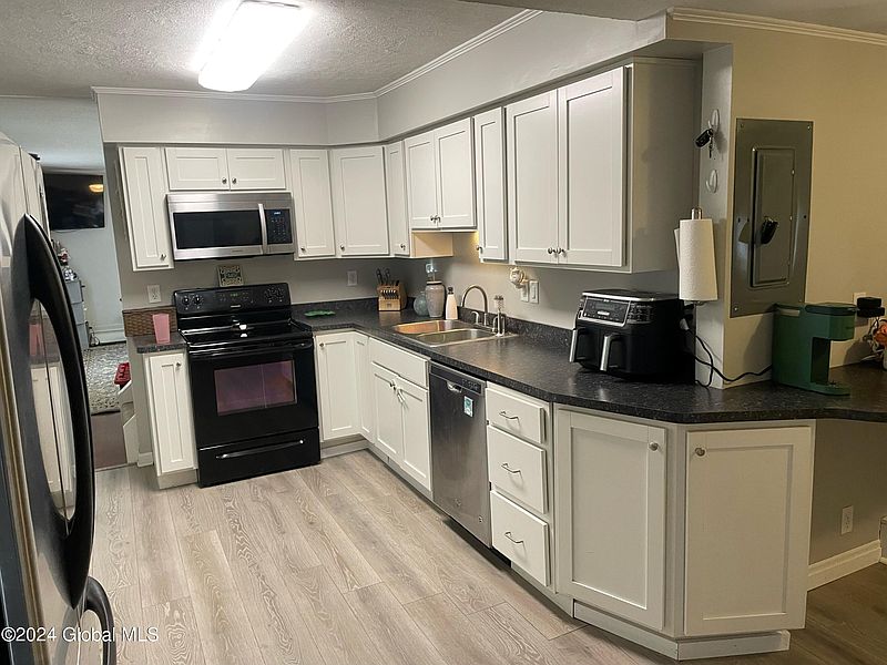 4th image of 1065 Outer Drive