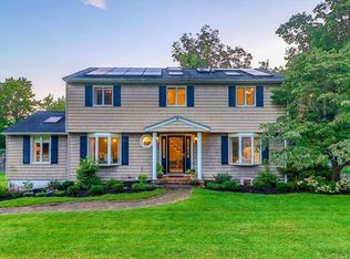 2 Mayflower Dr, Brookfield, CT 06804