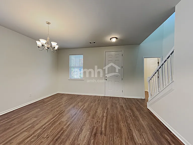 407 Howell Xing — Photo 9
