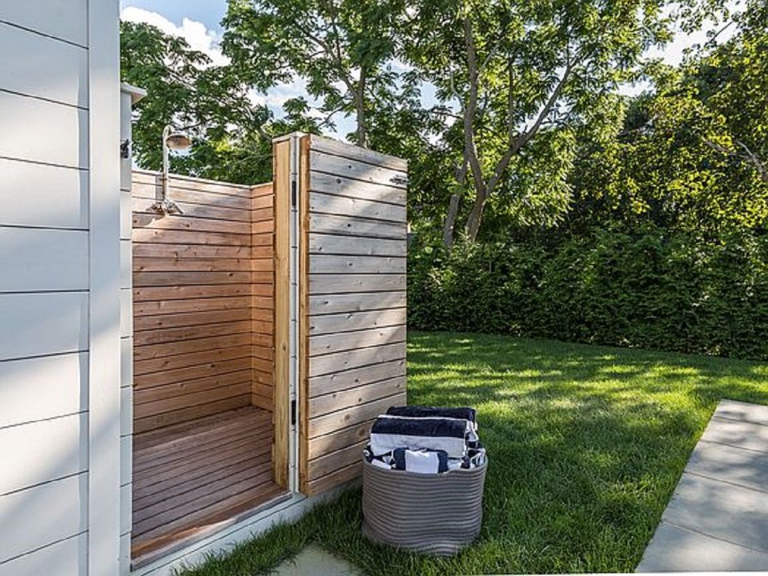 Outdoor cedar shower