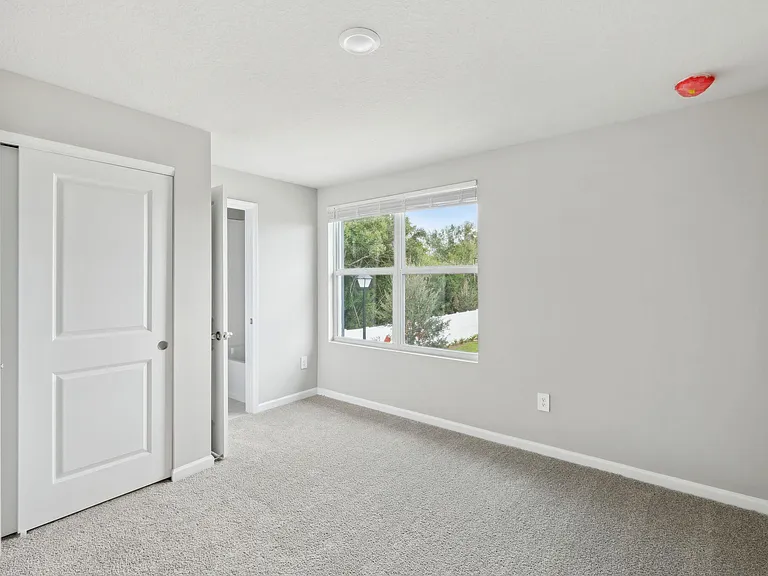 423 Salisbury Cir — Photo 16