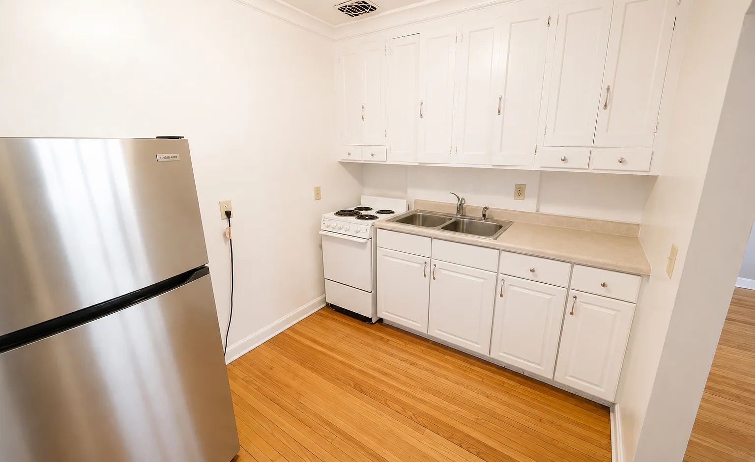 Grand Ave Apartments — Photo 4