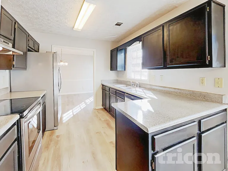 2207 Meadow Valley Cir — Photo 7