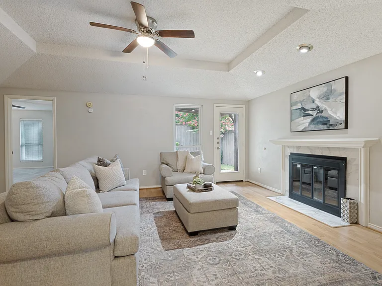 2519 Beverly Hills Ln — Photo 1