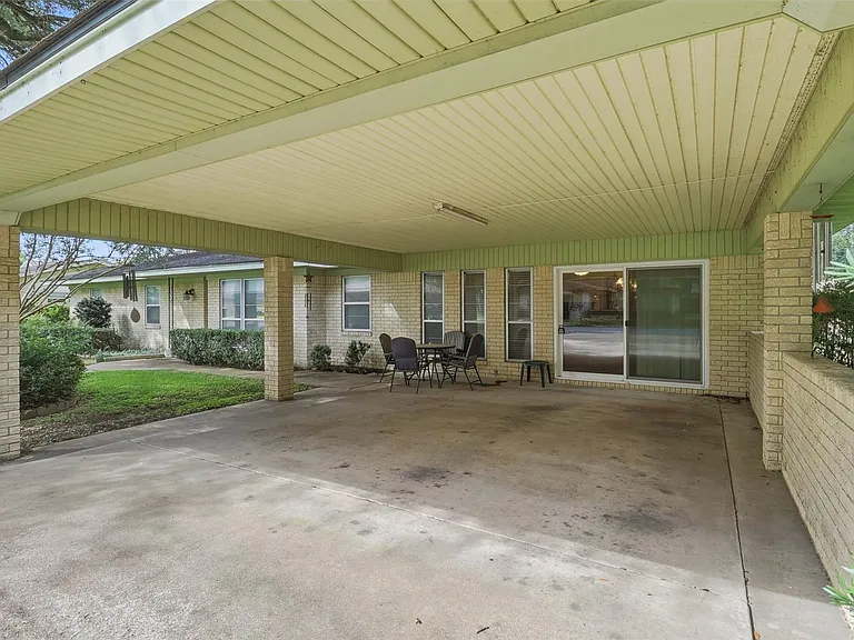 1335 Kathy Ave — Photo 3