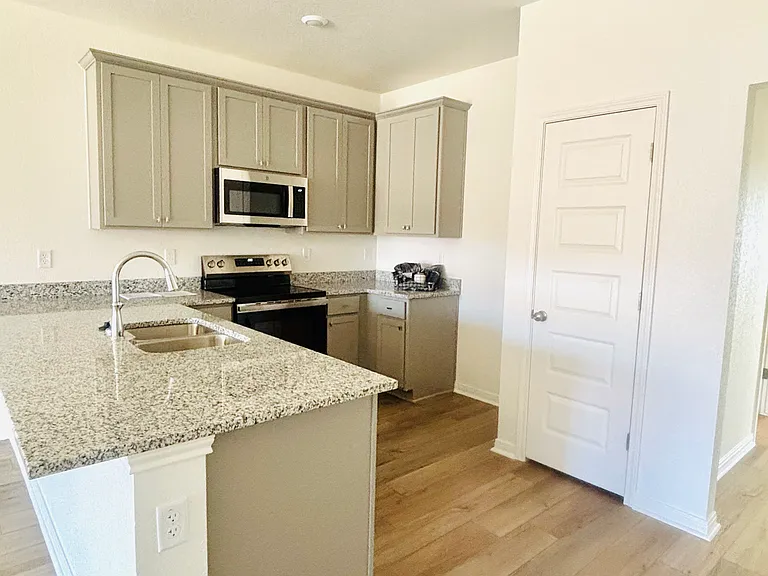 6105 Twistleaf Ln #A — Photo 2