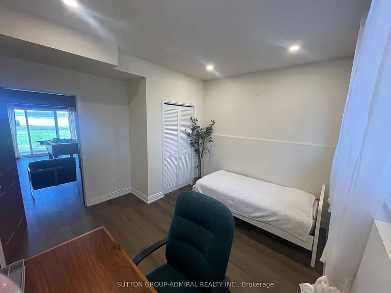 162 Bayshore Dr — Photo 40