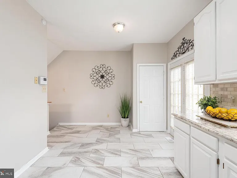 200 Barrie Pl — Photo 25