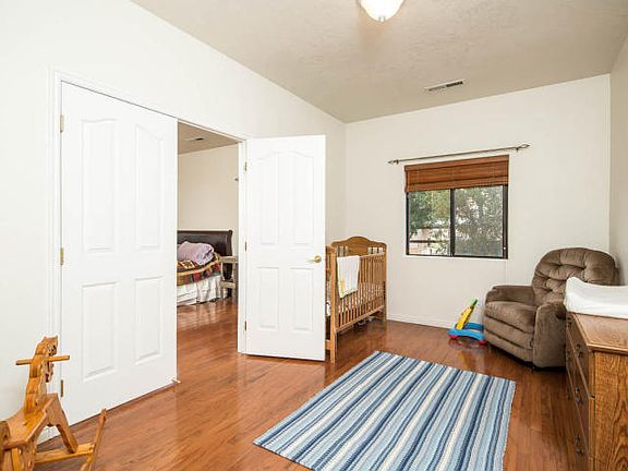 4th image of 1229 N Mountain View Dr