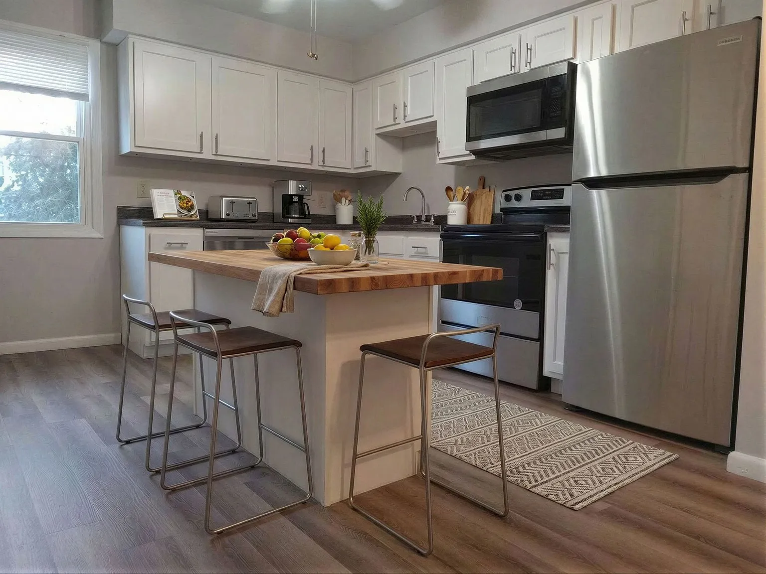 Country Gardens Apartments — Photo 2