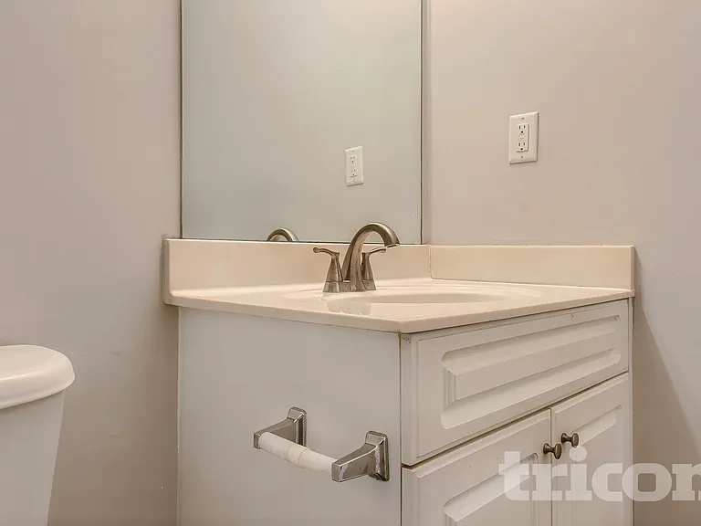 1309 Vine Cir — Photo 7