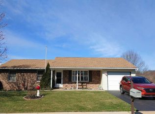 10 Barnhill Rd, Denver, PA 17517