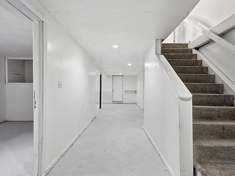 8 Ash St — Photo 22