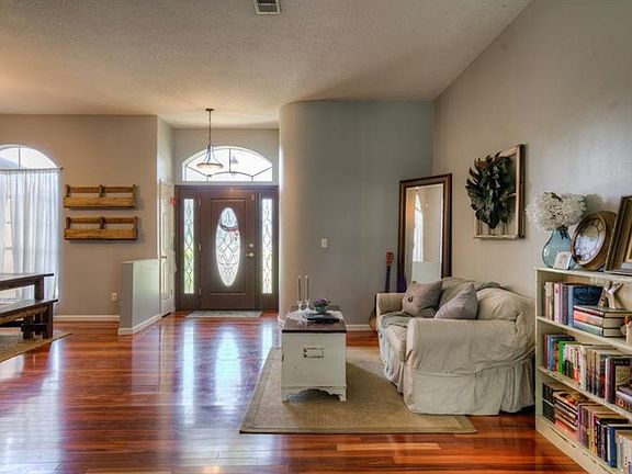 5th image of 28807 Creekwood Dr