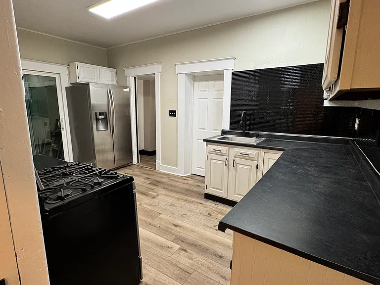 51 E Bradley Ave — Photo 19