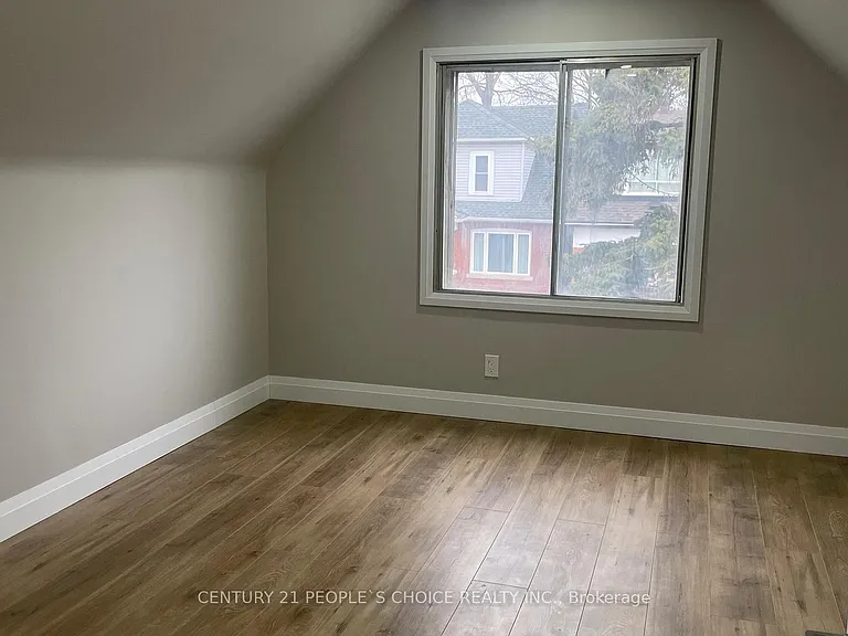 136 Edgemont St N — Photo 21