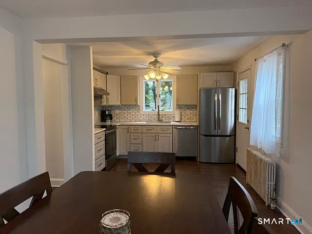 3 bed, 1.0 bath, 1042 sqft, $2,700 — Photo 2