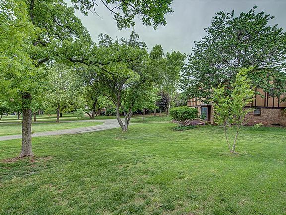 3rd image of 2315 Old Farm Ln