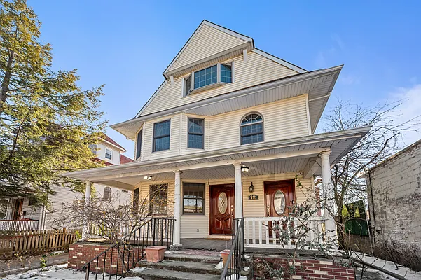 12 Matthews Court #1