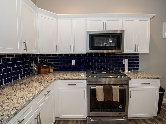 5th image of 1410 Bennington Dr