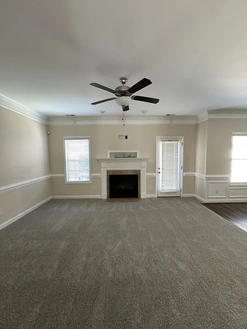 Lovely 3 Bed 2.5 Bath Home with Community Amenities — Photo 2