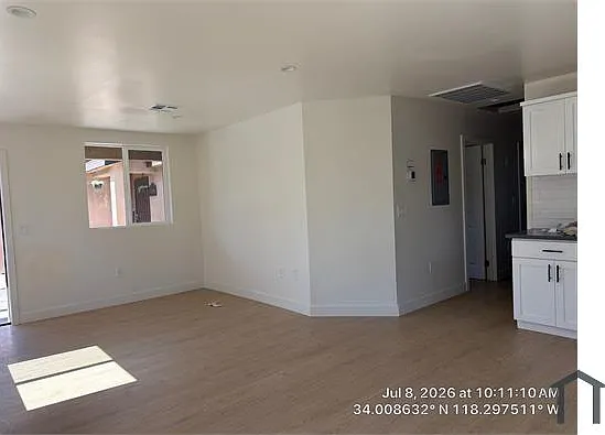3 bed, 900 sqft, $2,800 — Photo 3