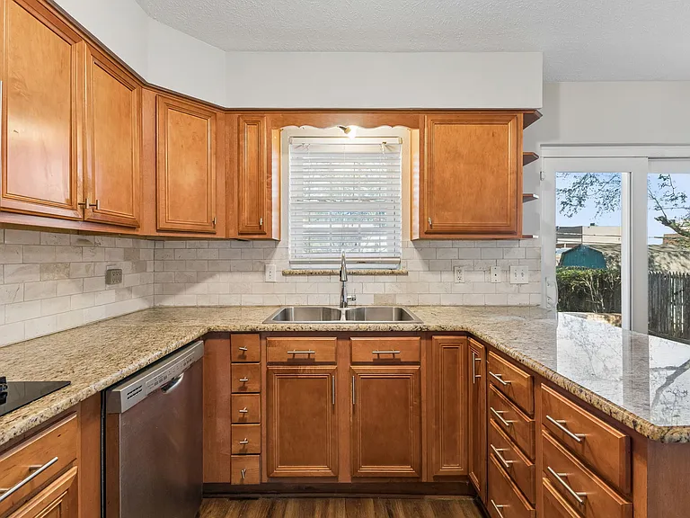 7023 Kingsbury Dr — Photo 6