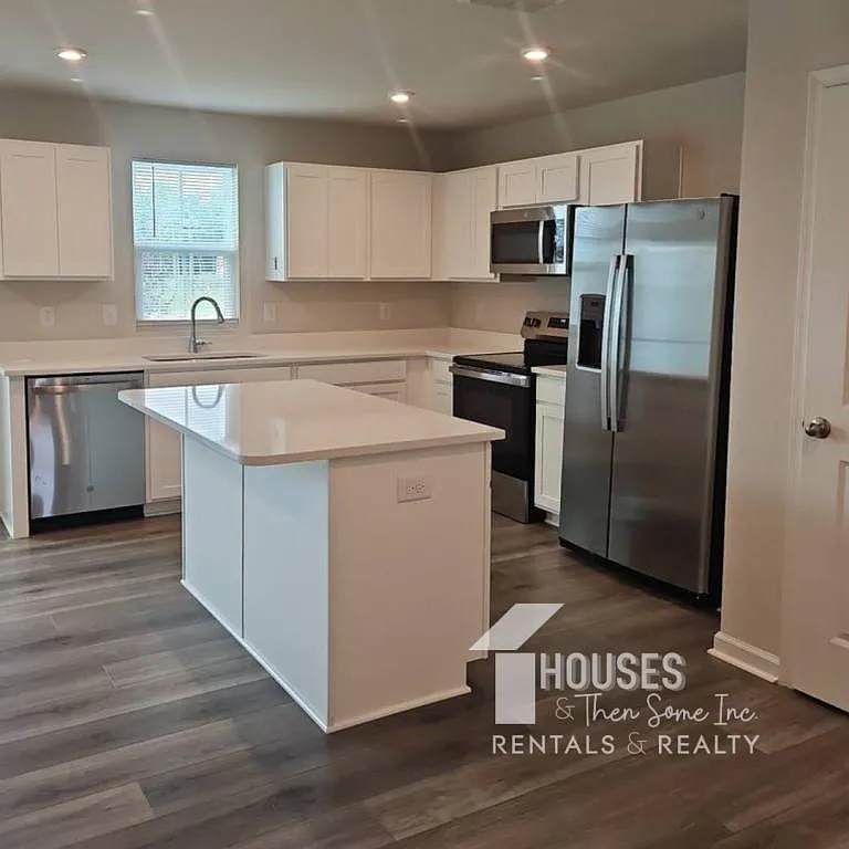 1512 Purrington Ln — Photo 3