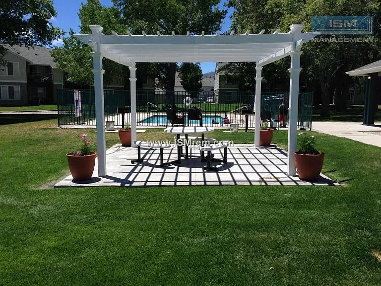 Sierra Springs Apartments — Photo 13