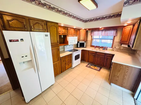 8 Loomis Park Rd, Wilkes Barre, PA 18706